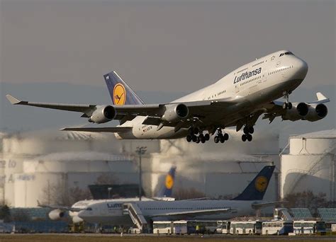 Planes And Classics On Twitter A Lufthansa B747 400 Seen Here In