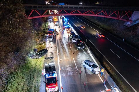 Schwerer Unfall Auf A1 Vier Verletzte Und Erheblicher Stau Nach Massen