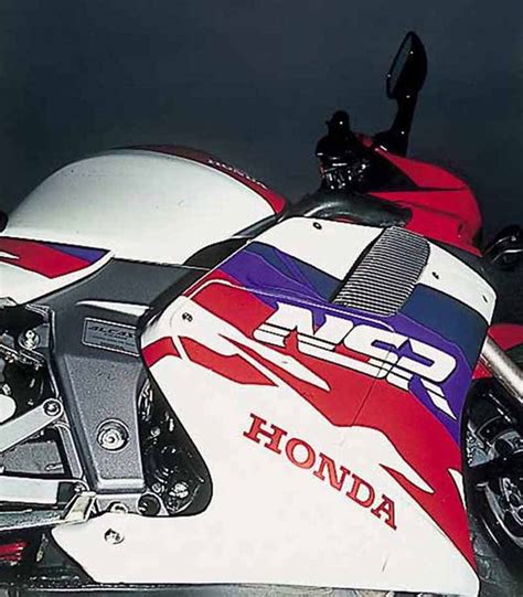 HONDA NSR125 (1996-2001) Review | Speed, Specs & Prices