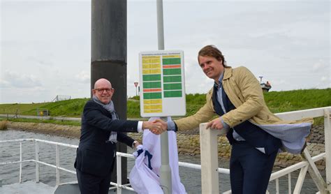 Fiets En Voetveer Tussen Uitwaayer Oude Tol In Gebruik Genomen