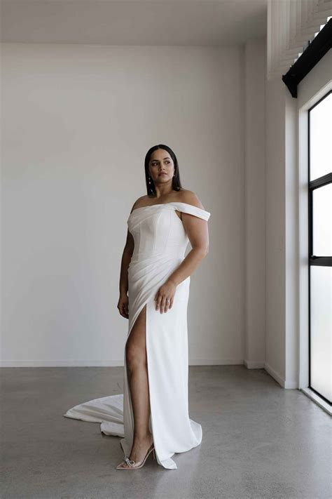 Hera Couture London - Plus Size Wedding Dresses
