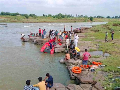 खारुन नदी में मिला लापता युवक का शव 24 घंटे से रेस्क्यू कर रही थी टीम देखें मौत का लाइव Video