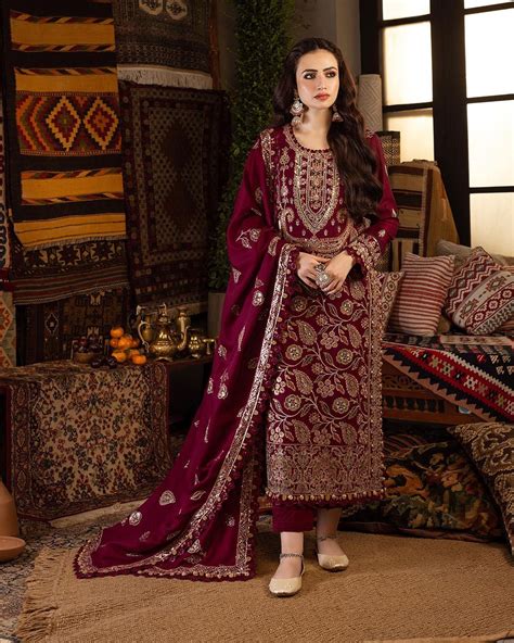 Kashmiri Taanka Embroidered Shawl Collection By Asim Jofa Pictures