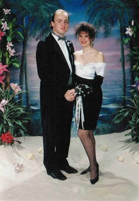 35 Awkward Prom Pictures From The Early 90s Buzzfeed Mobile Prom Photoshoot Prom Photos