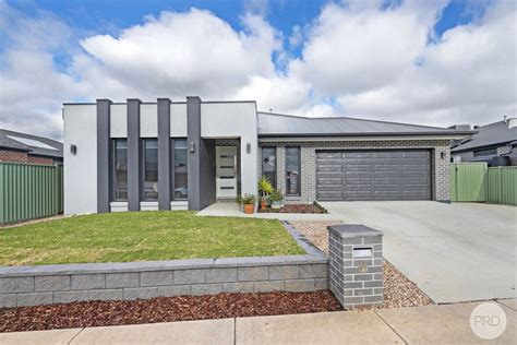 5 Stable Court Miners Rest Vic 3352 Domain