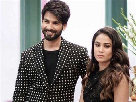 Shahid Kapoor Mira Rajput Share Holi Greetings With A Romantic Kiss