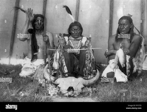 Teton Ritual C1907 Nthree Teton Native American Slow Bull Salive And Picket Pin Kneeling