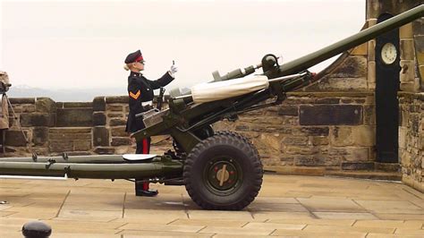 The One O Clock Gun At Edinburgh Castle Youtube