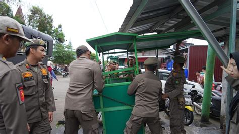 Satpol PP Gelar Operasi Penertiban Pedagang Di Tenggarong Sonora Id