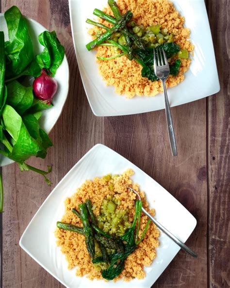 Asperge Et Pinards Snack S Sur Lit De Semoule De Lentilles Corail