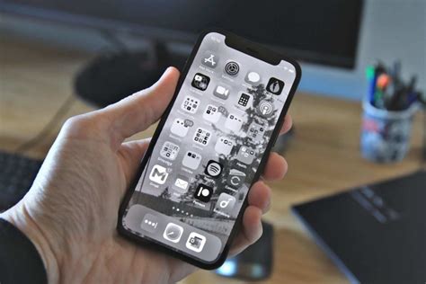 How To Fix It When Your Iphone Screen Turns Black And White Diagnose