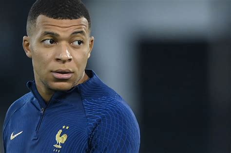 Kylian Mbappé de retour à l entraînement avec le PSG trois jours après