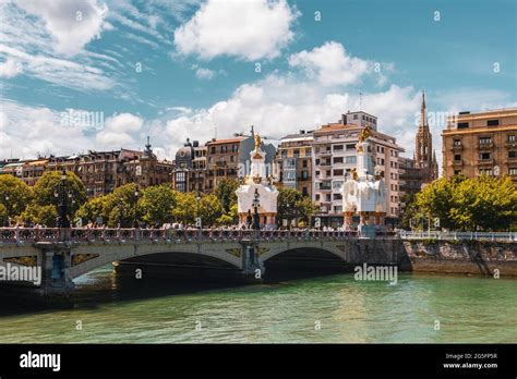 Puente de María Cristina Catedral del Buen Pastor Casco Antiguo