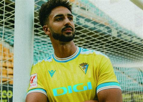 El Mágico guiño del Cádiz a los años dorados en su nueva camiseta