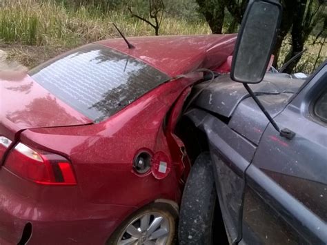 G1 Acidente entre carro e caminhão deixa morto e feridos em Guapiara