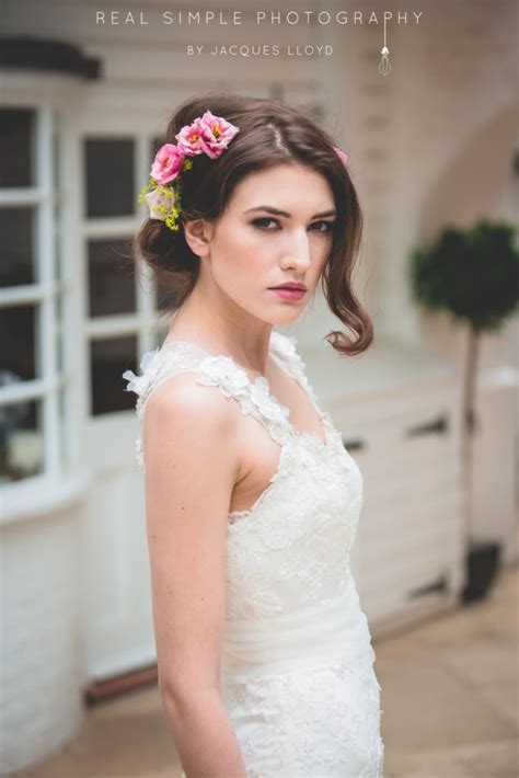 Think Pink 10 Pink Lipstick Bridal Looks We Love Make Me Bridal