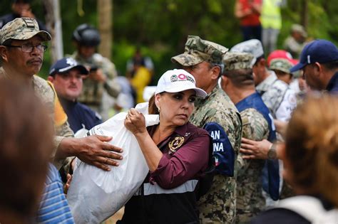 Mara Lezama Recorre Calles Y Atiende A Damnificados Por Inundaciones En