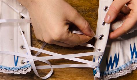 How To Lace Up A Corset For Beginners