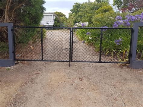 CHAIN WIRE FENCES | Minster Fencing