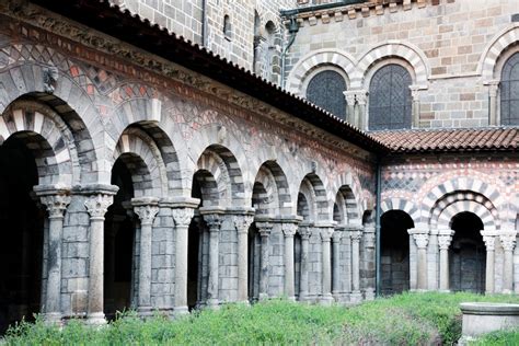 Kreuzgang Und Kirchenschatz Der Kathedrale Von Le Puy En Velay