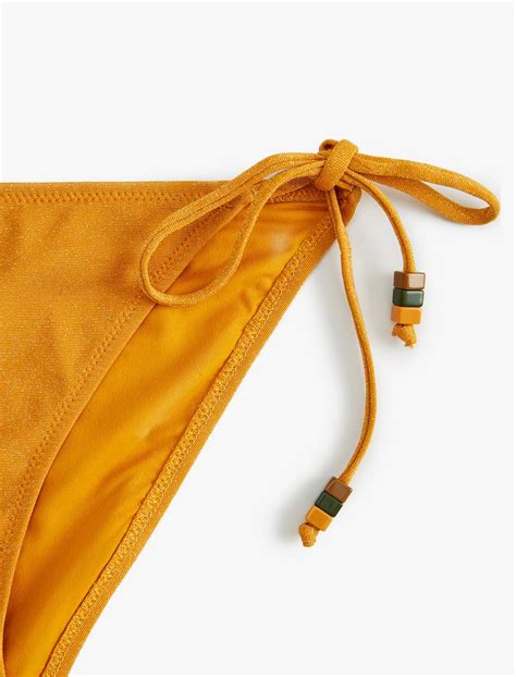 Sar Kad N Parlak Brazilian Bikini Alt Yanlar Ba Lama Detayl