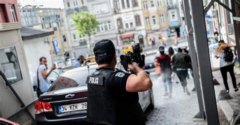 Turkey Police Use Tear Gas And Rubber Bullets To Disperse Lgbt Gay Pride Rally In Istanbul Cbs