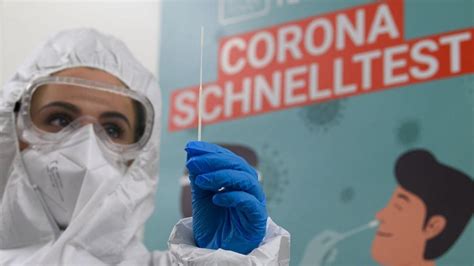 Freiwillige und Soldaten unterstützen bei Corona Schnelltests SVZ