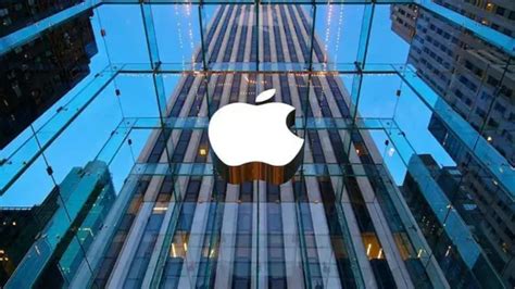 Apple Becomes The First 3 Trillion Company