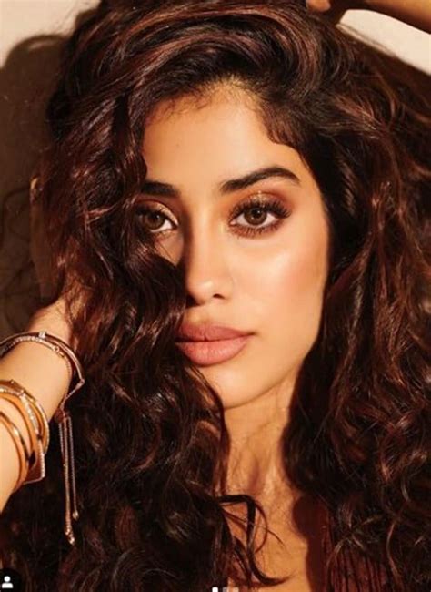 Fom Smokey Golden Eyes To Fuchsia Lip Janhvi Kapoor Gives Us Varied