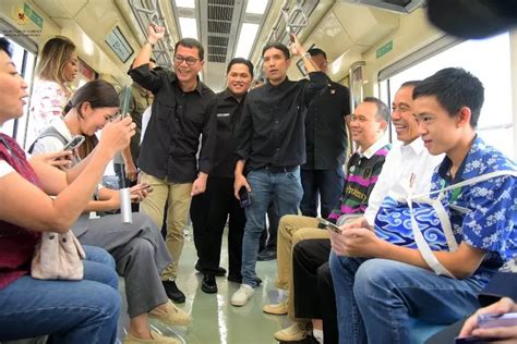 Sejumlah Artis Diajak Presiden Jokowi Naik LRT Jabodebek Dari Stasiun