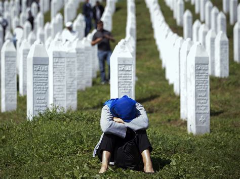 Bosnian Muslims Mark Massacre Of Thousands With Burials The