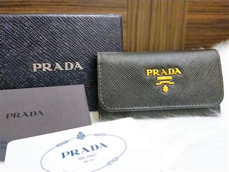 がけくださ Prada キーケース サフィアーノの通販 By Pepepe｜プラダならラクマ 美品 Prada いたします