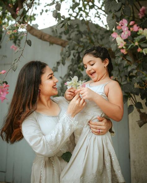 Adorable Eid Portraits Of Sanam Jung With Her Daughter Reviewit Pk