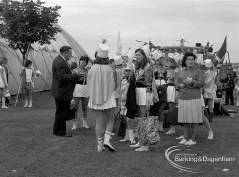 Dagenham Town Show 1967 Showing A Group Of Fashionable Visitors