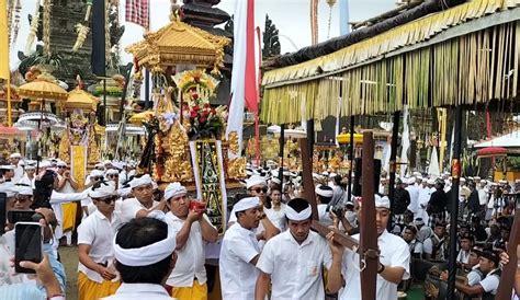 Karya Ngusaba Kadasa Di Pura Ulun Danu Batur Nyejer Hingga April