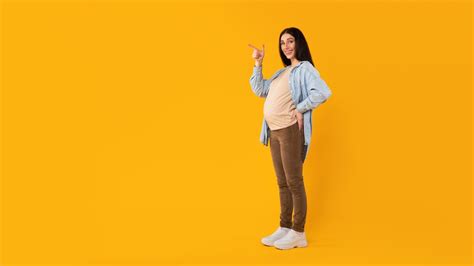 Premium Photo Happy Pregnant Woman Pointing Aside At Free Space