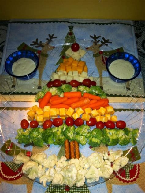 Cheese And Veggie Christmas Tree