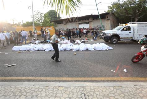 Al menos 49 migrantes murieron en Chiapas tras volcar tráiler en el que