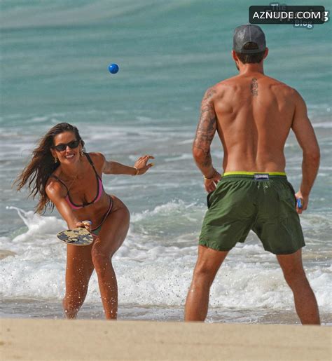Izabel Goulart Sexy Shows Off Her Amazing Body In A Hot Bikini On The Beach With Kevin Trapp In