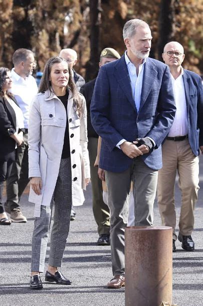 La Reina Letizia En Un Look De B Sicos De Armario Y El Zapato De La