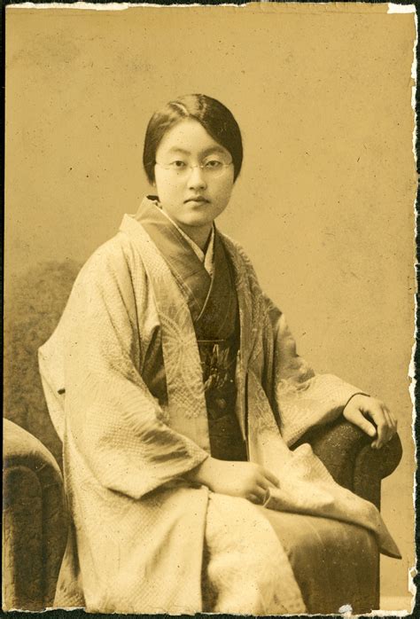 32 Vintage Portraits Of Beautiful Japanese Women Dressing In Kimonos