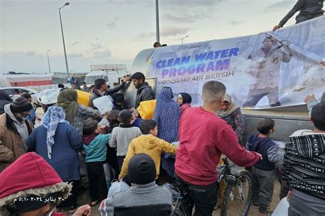 Inh Salurkan Bantuan Air Bersih Di Kamp Al Mawasi Warga Gaza Terima