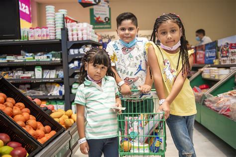 Mía celebra su cumpleaños con temática de supermercado El Siglo de