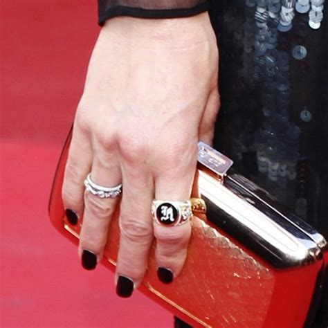 Gwen Stefani's Nail Polish & Nail Art | Steal Her Style