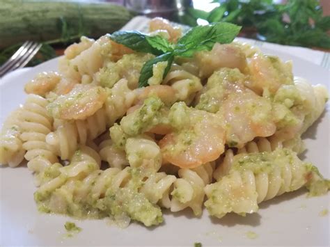 Fusilli Con Crema Di Zucchine E Gamberetti Fusilli With Zucchini And