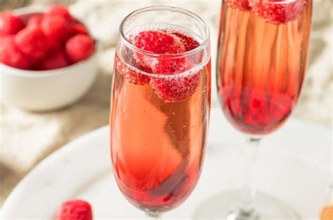 Kir Royale Classic Cocktail Recipe Insanely Good