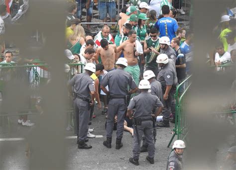 Confronto Entre Torcida E Polícia Causa Tensão Fora Da Arena Do Palmeiras