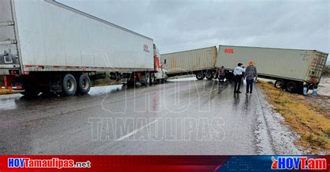 Hoy Tamaulipas Tamaulipas Trailer Derrapa Y Queda Atravesado En La