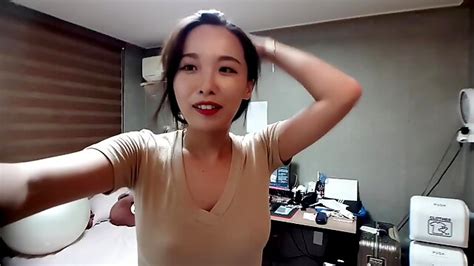 NO BRA Big Tits Porn Videos BoobsBits