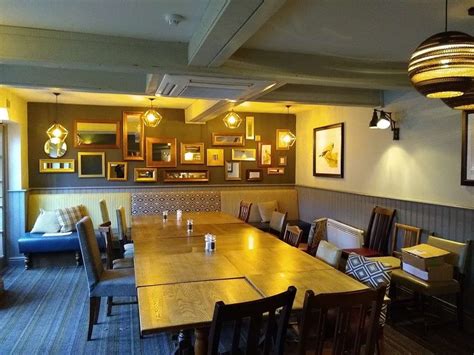 Feathers In 49 Cambridge Rd Wadesmill Ware Sg12 0tn Uk